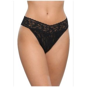 NWT Hanky Panky Signature Lace Original Rise Thong. Fits sizes 4-14 best.